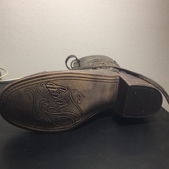 Boots - Picture 3 of 3